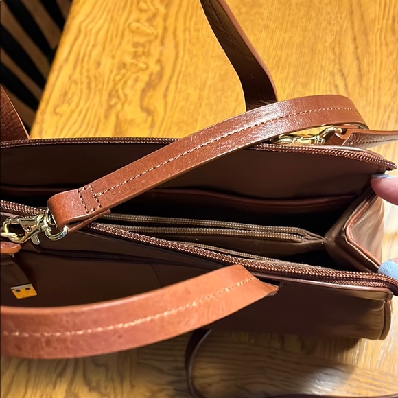 Elegant Brown Leather Handbag - Picture 3 of 6